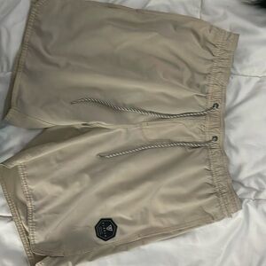 Vissla med shorts